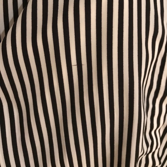 Darling Razor-back Top Show off your shoulders! - Picture 4 of 4